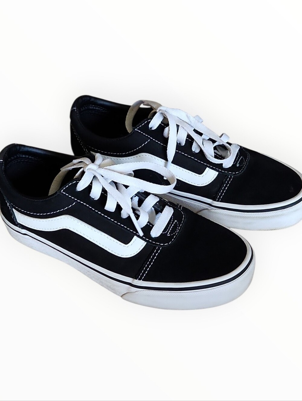 Vans Black and White Ward Sneakers Canvass & Suede